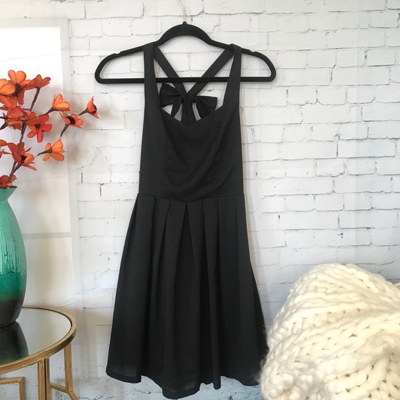 Tea n Cup Dresses & Skirts - Tea N Cup bow open back dress